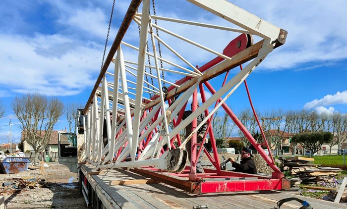 Raimondi MRT 243 tower crane.